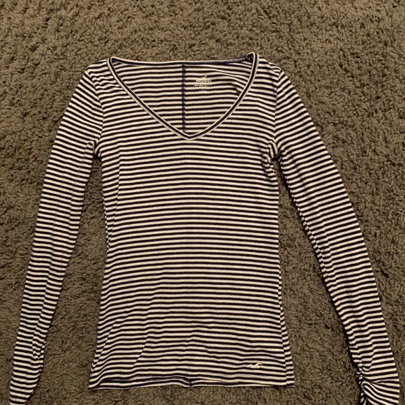 hollister v neck tee - Picture 1 of 1